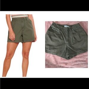 OLD NAVY Pleated Shorts In olive Green size 2 EUC.